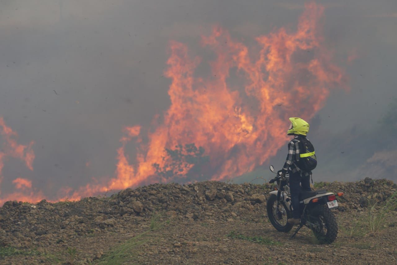 Guam in Photos 2019 - May - Firefighters battle southern blaze